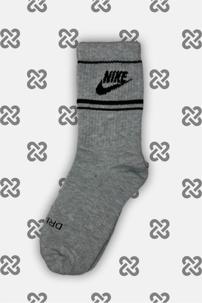 NIKE THREE LINE GRIS