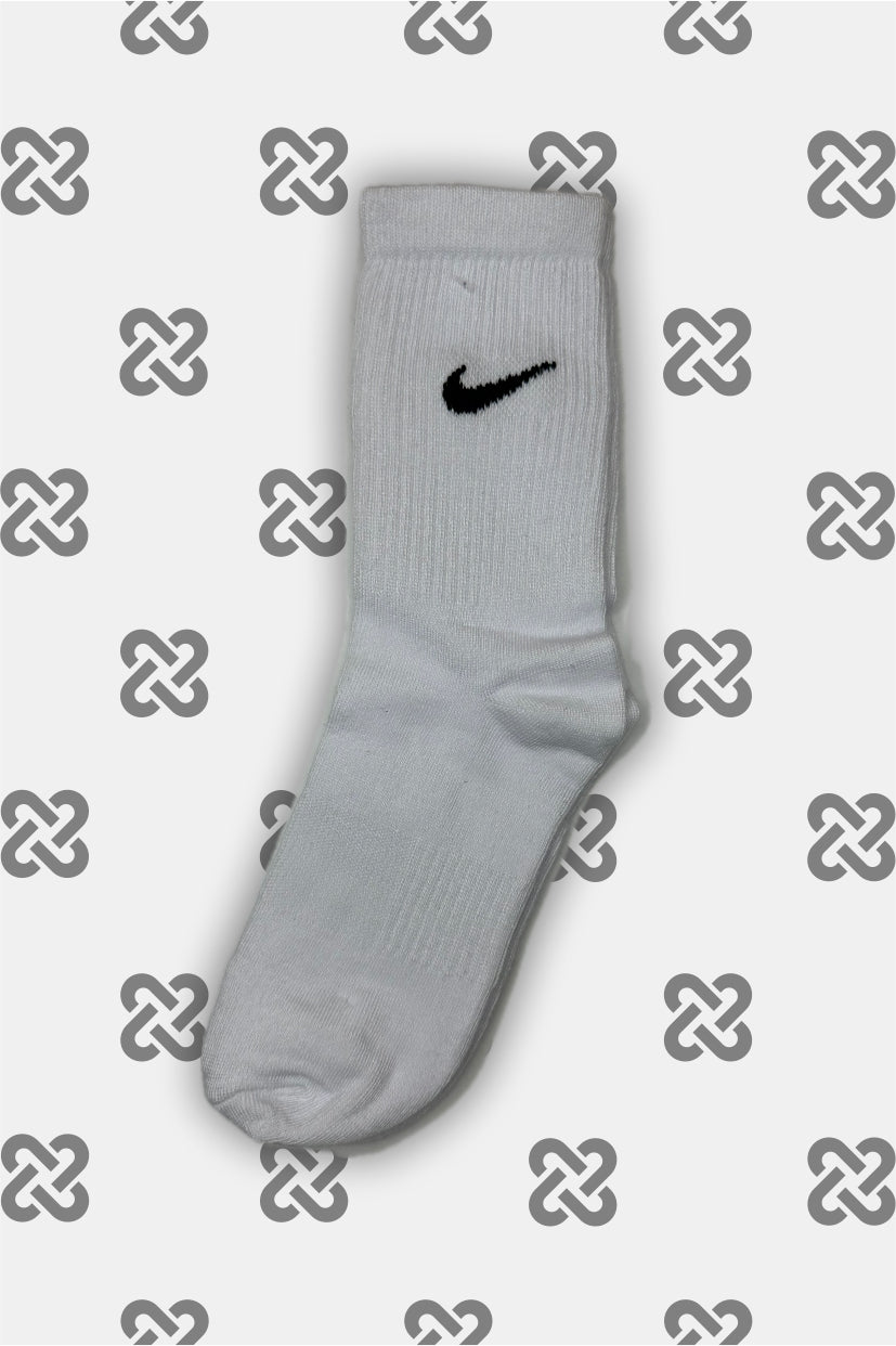 NIKE SOLID WHITE NBL