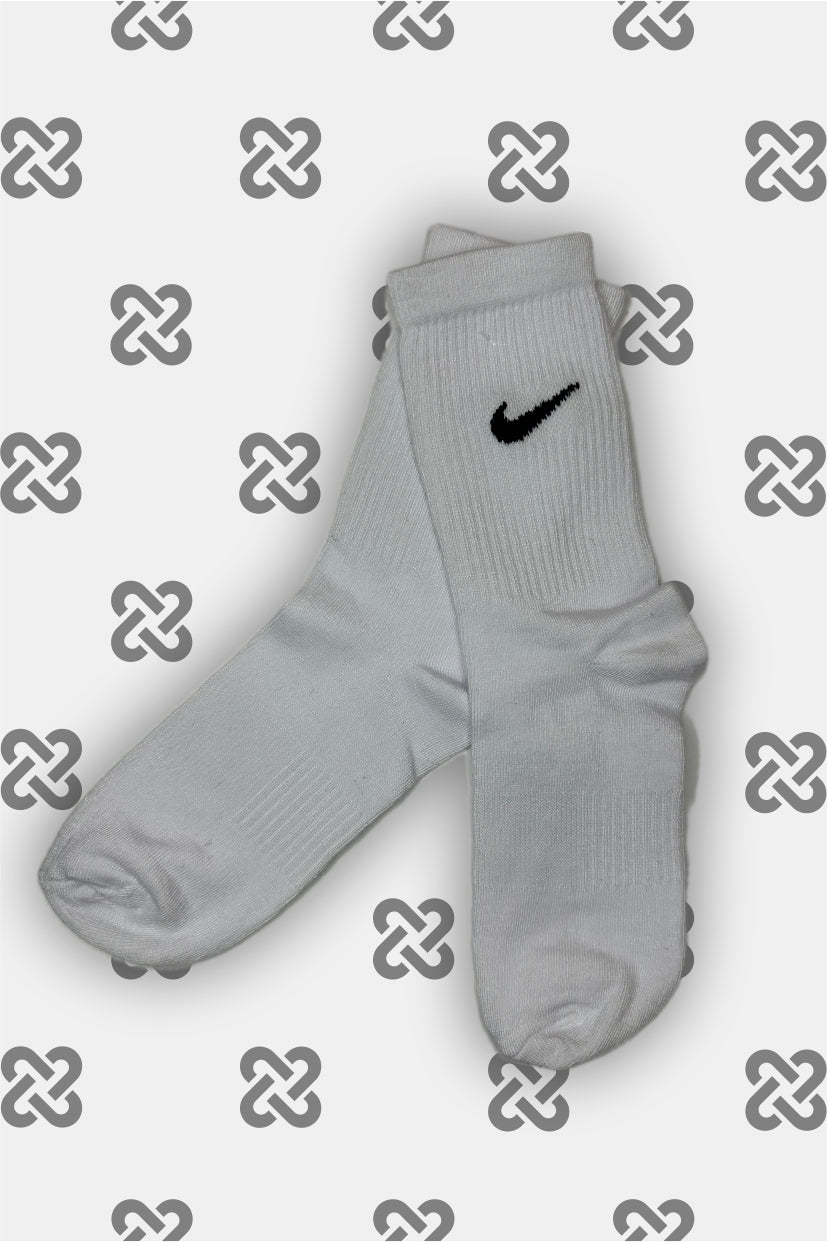 NIKE SOLID WHITE NBL